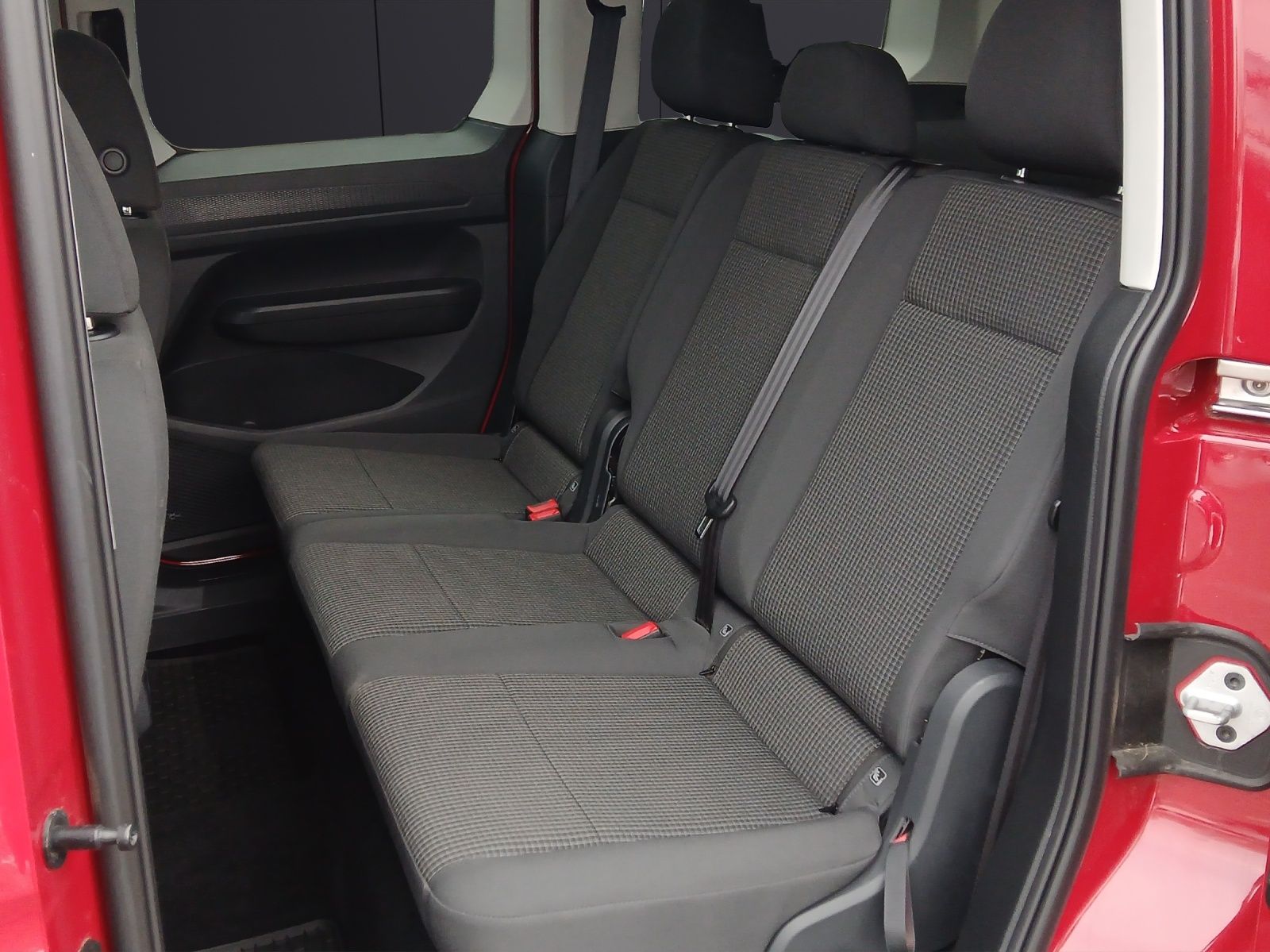 Fahrzeugabbildung Volkswagen Caddy Kombi TSI Climatronic AID GRA PDC