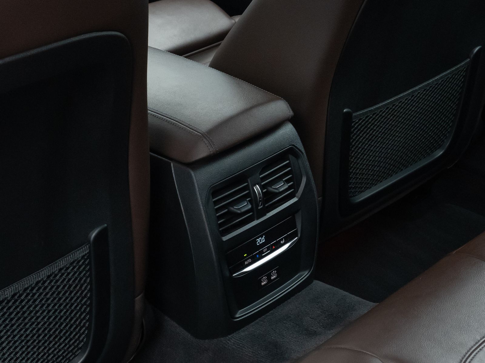 Fahrzeugabbildung BMW 320d xD Sport Line Kamera DAB HiFi Alarm AHK LED