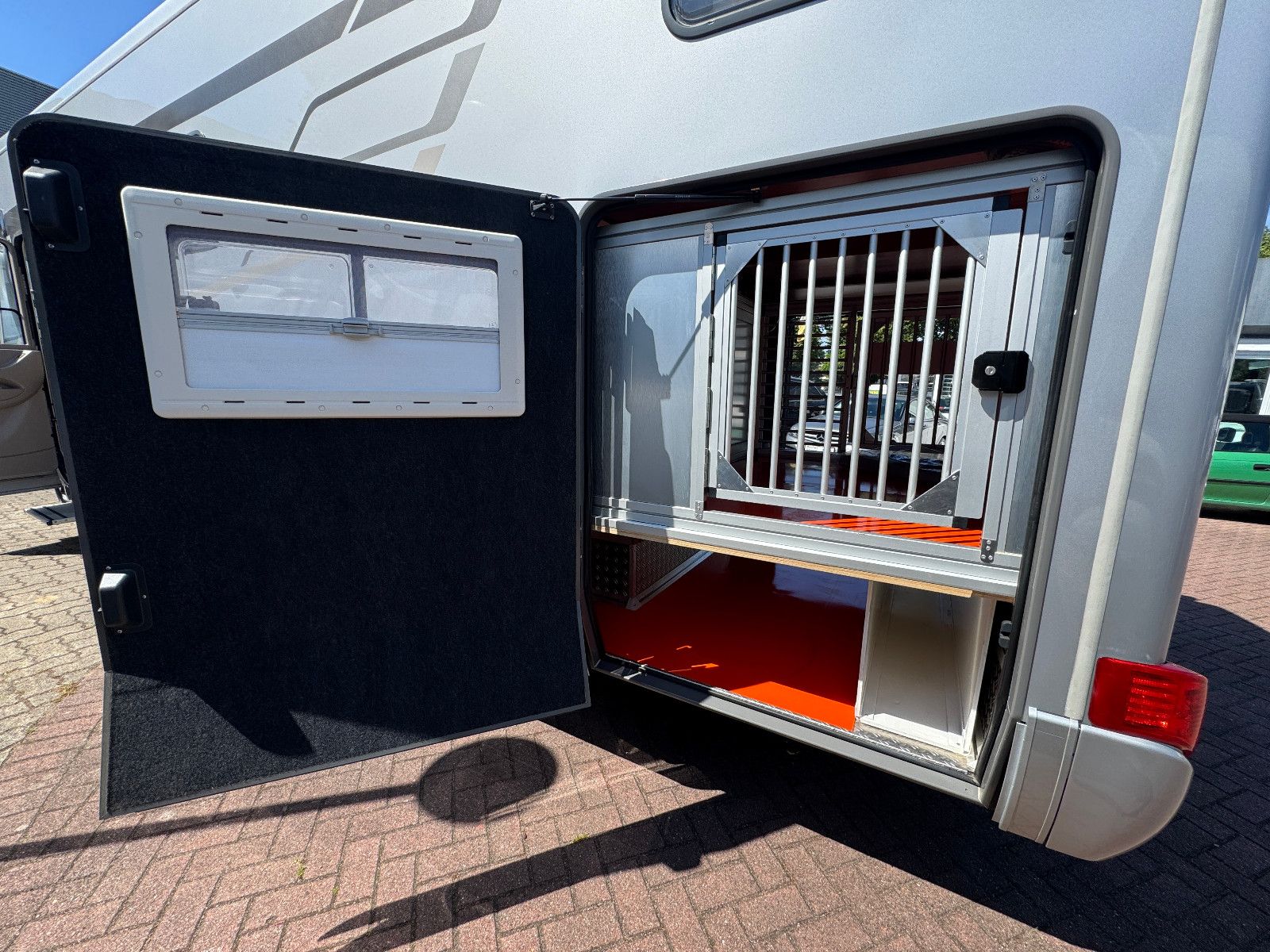 Fahrzeugabbildung HYMER / ERIBA / HYMERCAR B-KLASSE 680 STARLINE MB 3.0 D V6 HYD HÜBSTÜTZEN