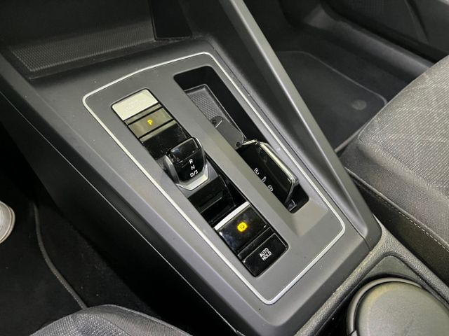 Fahrzeugabbildung Volkswagen Golf Variant 2.0 TDI DSG LIFE GJR ACC NAVI AHK