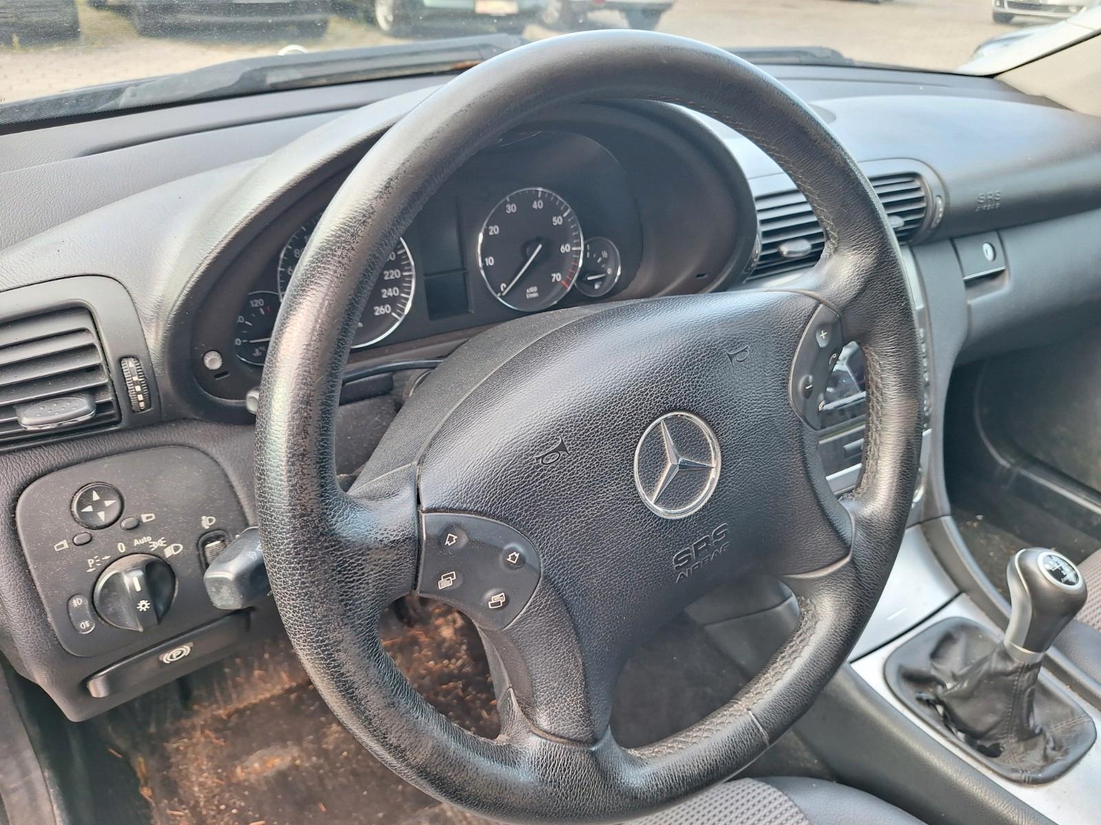 Mercedes-Benz C180 2006 — photo 11