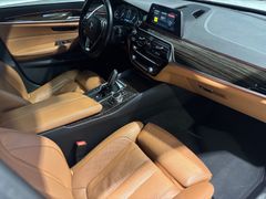 Fahrzeugabbildung BMW 530d Sport Line -- ACC/ Pano/ AHK/ STHZG/ 19LM