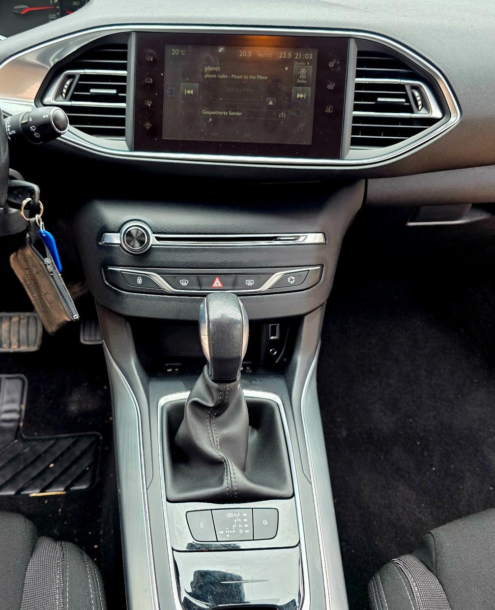 Peugeot 308 2015 — photo 27