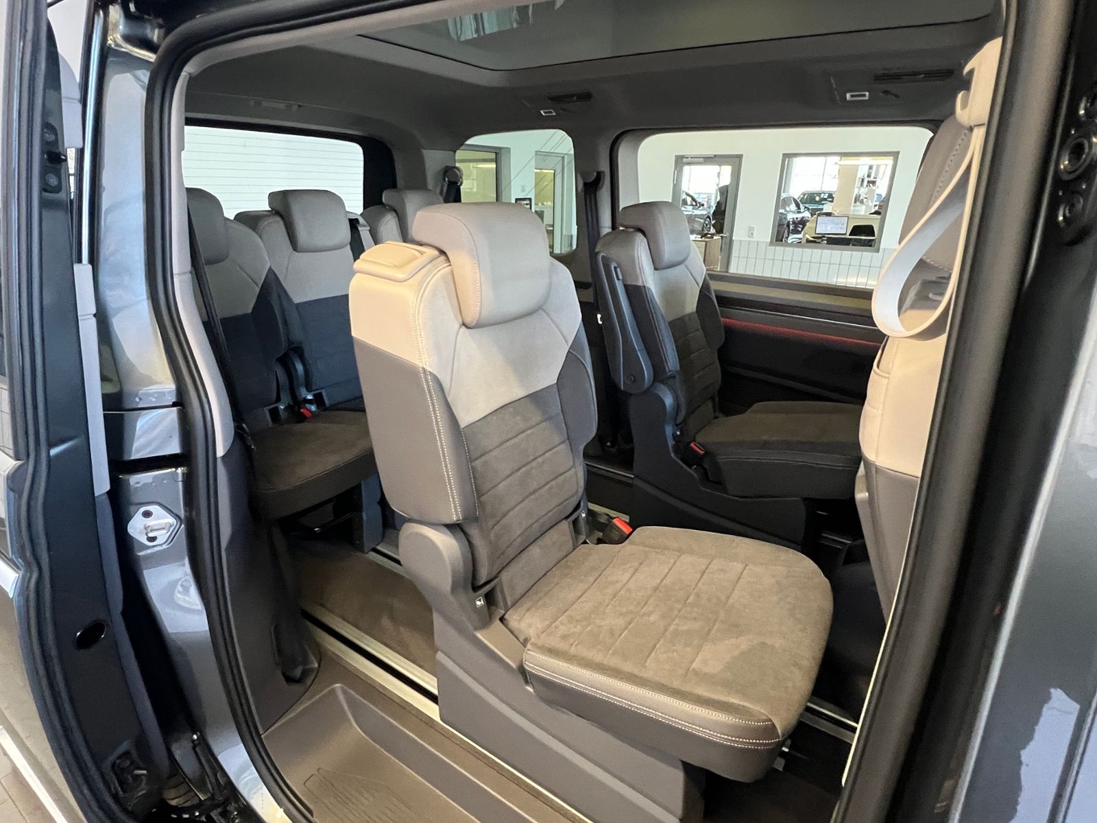 Fahrzeugabbildung Volkswagen T7 Multivan Style 2.0 TDI DSG *AHK, IQ.Light, Pa