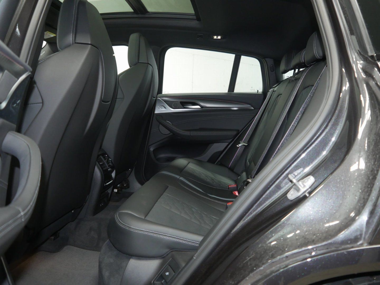 Fahrzeugabbildung BMW X4 M M Sportpaket Glasdach Head-Up HK HiFi DAB