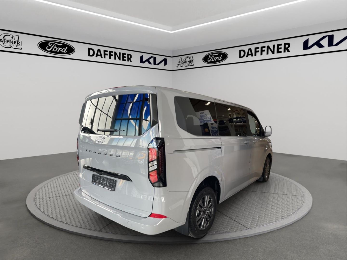 Fahrzeugabbildung Ford Tourneo Custom Bus 320 L1 Titanium FWD Titanium
