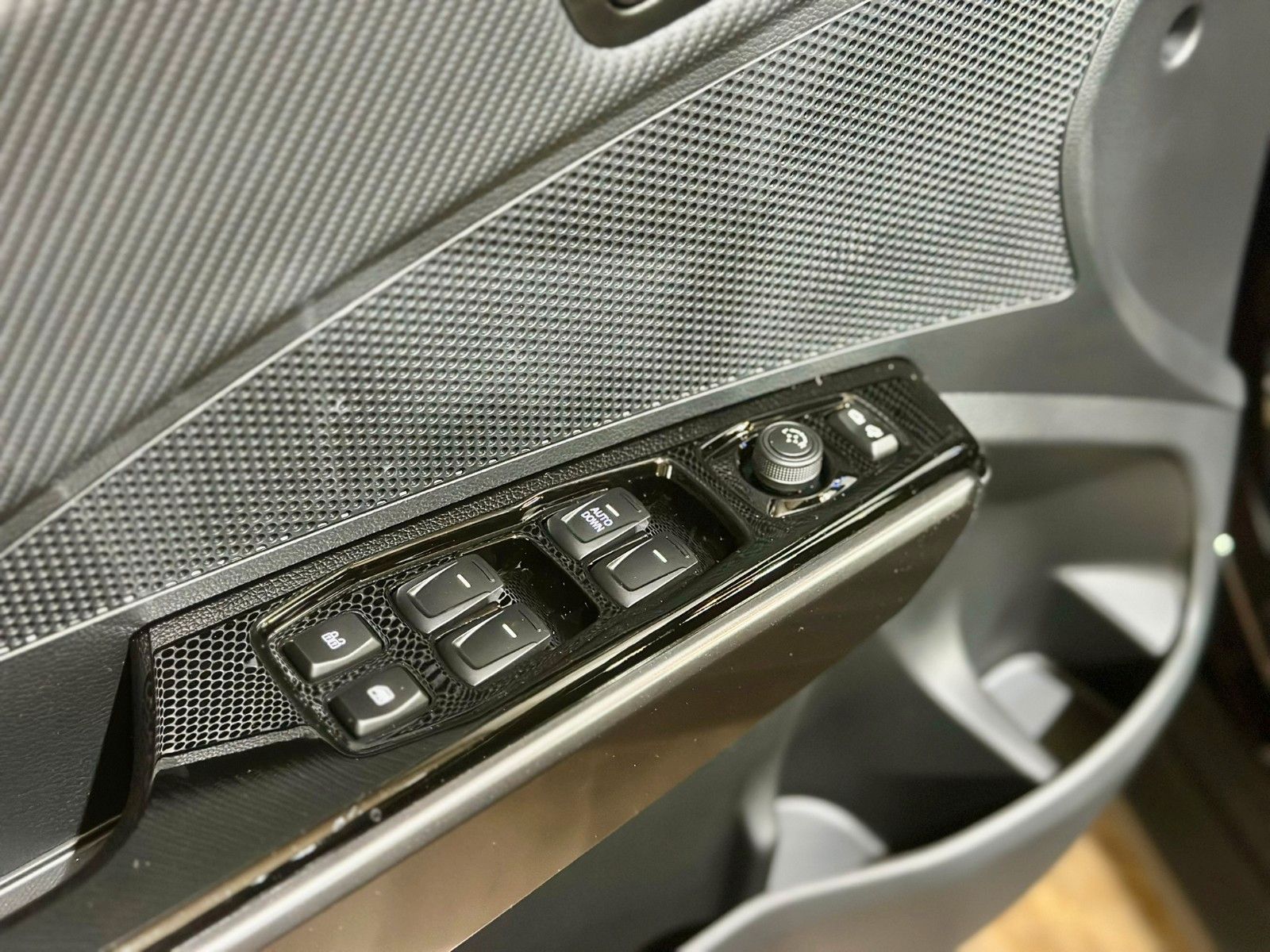 Fahrzeugabbildung Ssangyong KGM Tivoli Bliss *NAVI*LED*Klima*