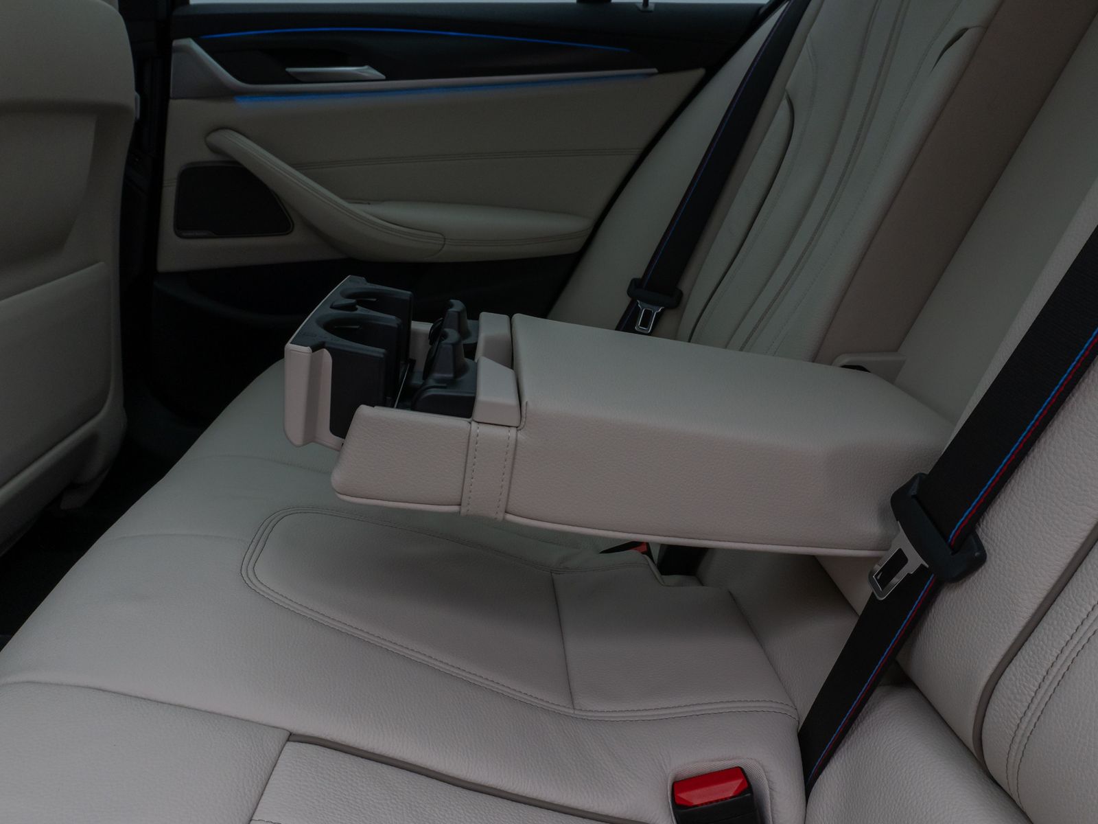 Fahrzeugabbildung BMW 530e xD M Sport Pro Panoram Kamera Laser HUD H/K