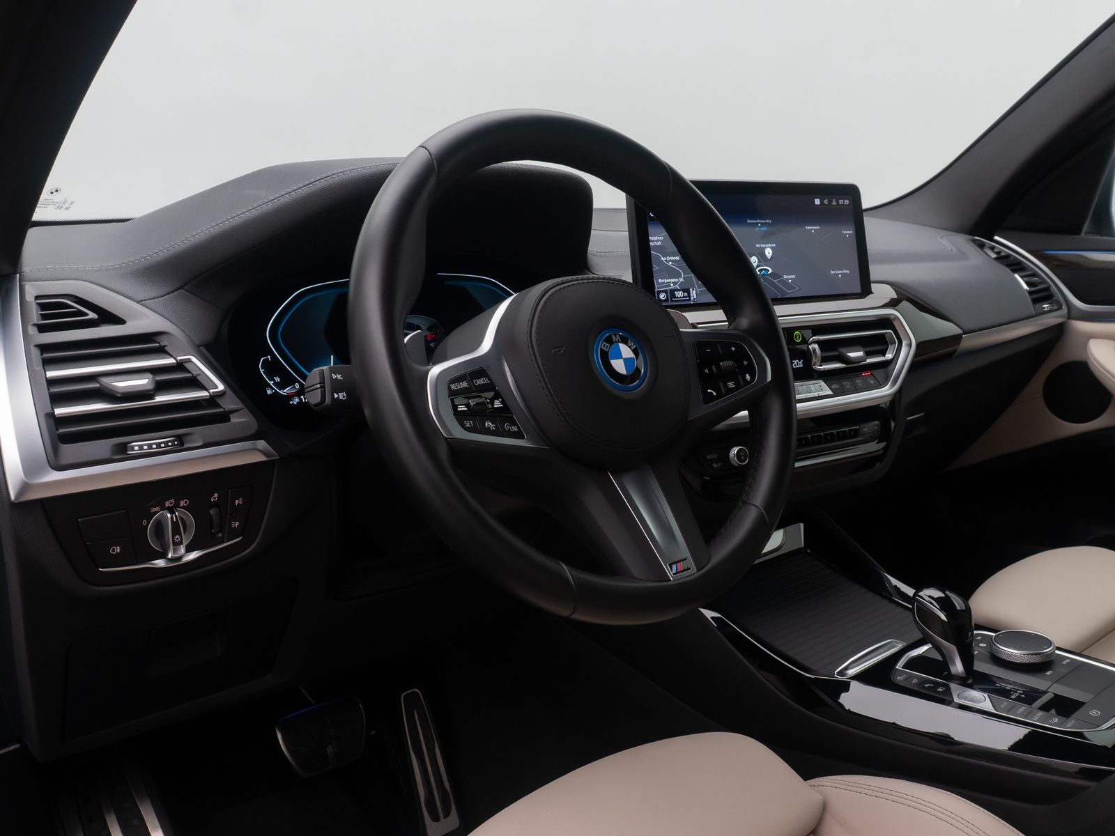 Fahrzeugabbildung BMW X3 xD30e M Sport HiFi 360&deg;HUD DAB Komfort 19Zoll