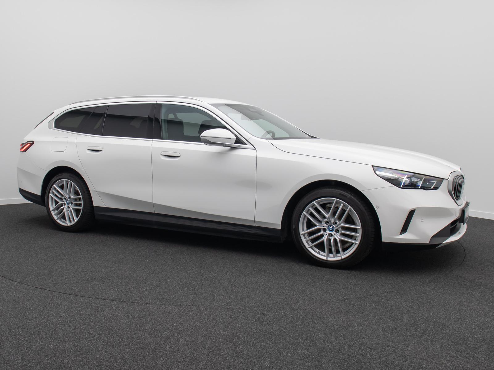 BMW 530e Kamera DAB Alarm DigitKey Widscreen 19Zoll
