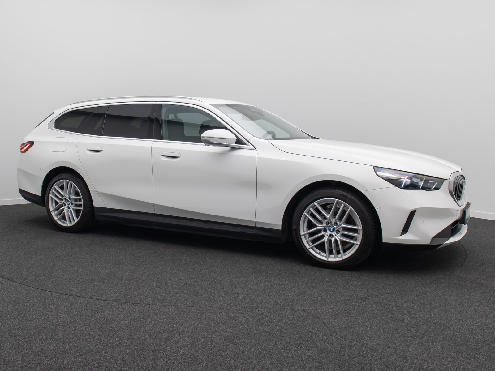 Fahrzeugabbildung BMW 530e Kamera DAB Alarm DigitKey Widscreen 19Zoll