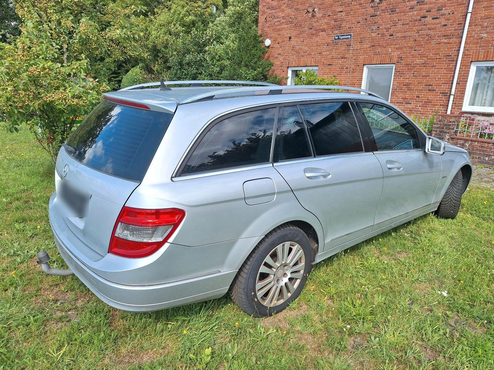 Mercedes-Benz C200 2009 — interior