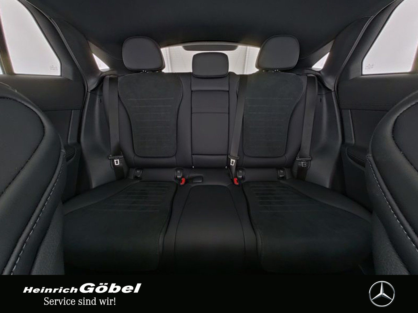 Fahrzeugabbildung Mercedes-Benz GLC 300 4M AMG+PANO+AHK+NIGHT+MEMORY+CARPLAY