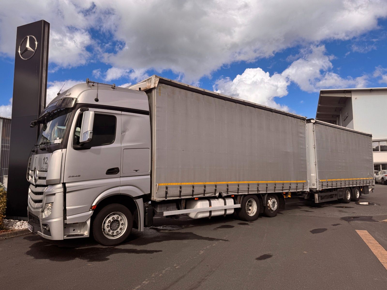 Fahrzeugabbildung Schmitz Cargobull SGF*C2 Pritsche Plane