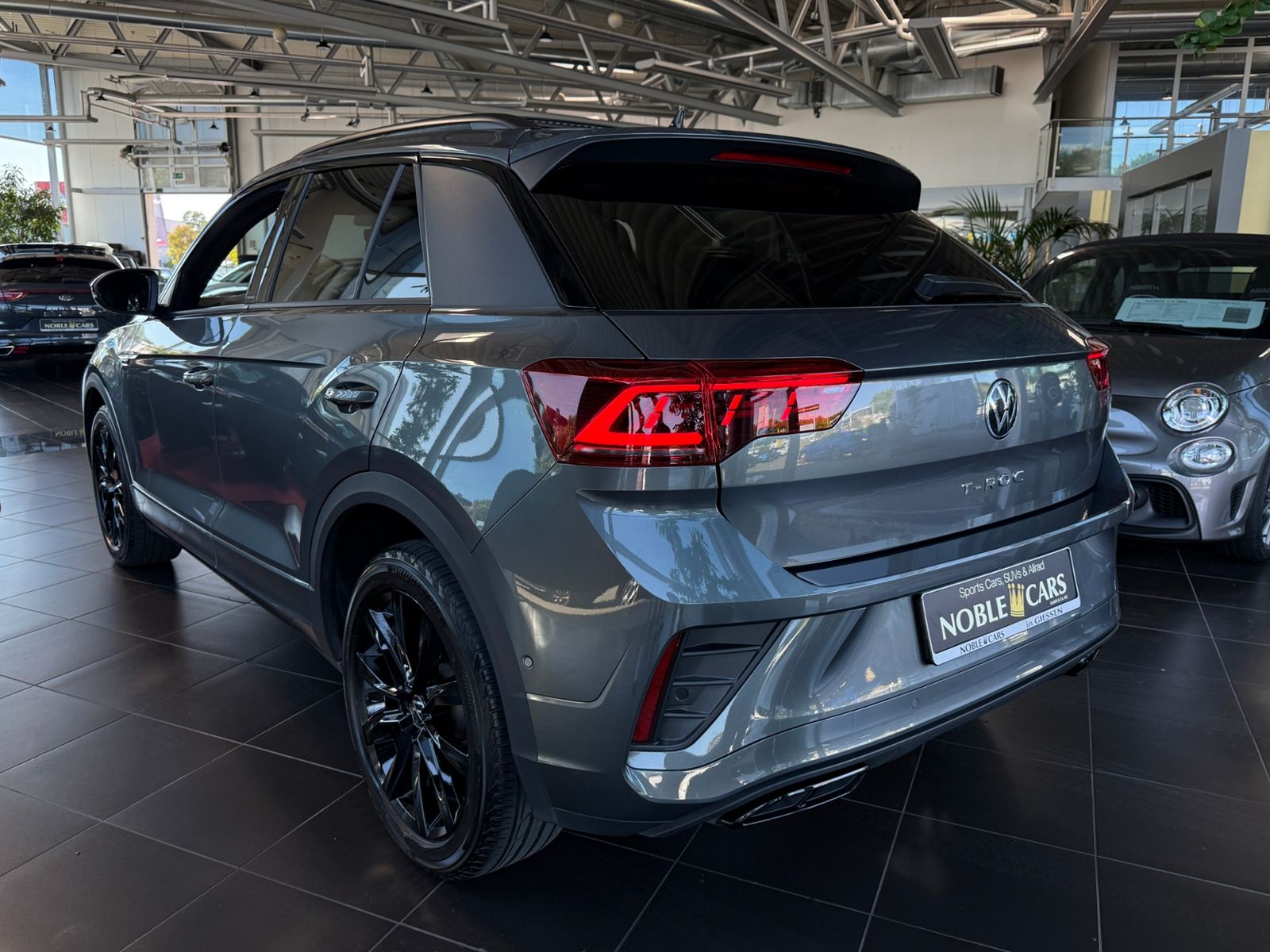 Fahrzeugabbildung Volkswagen T-Roc R-Line 1.5 l TSI  PANO ACC LED NAVI