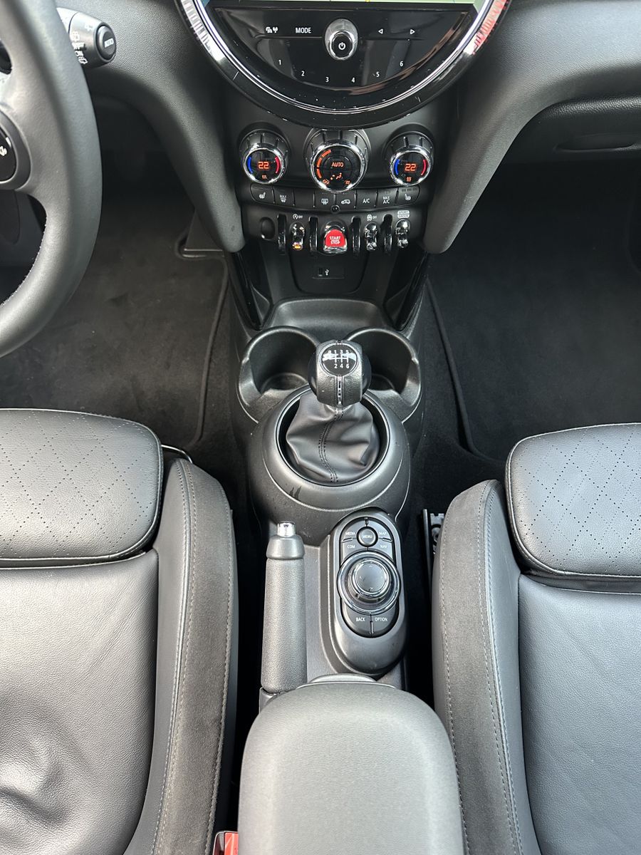 Fahrzeugabbildung MINI Cooper S Classic Trim Black Aut. NAV+LED+DCC+1HD