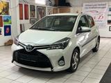 Toyota Yaris Hybrid Comfort 1 Hand - mit Hybrid-Antrieb: Weiß, Kleinwagen