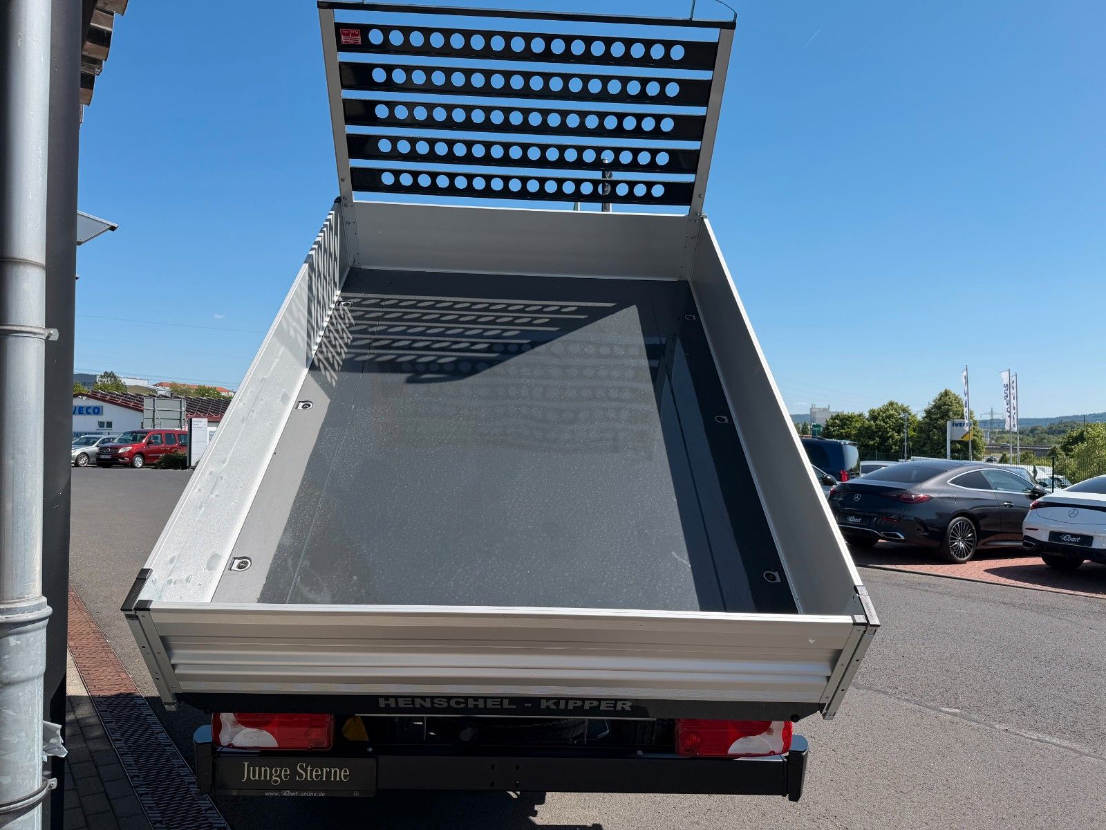 Fahrzeugabbildung Mercedes-Benz Sprinter 519 CDI DoKa Henschel 3-S-Kipper