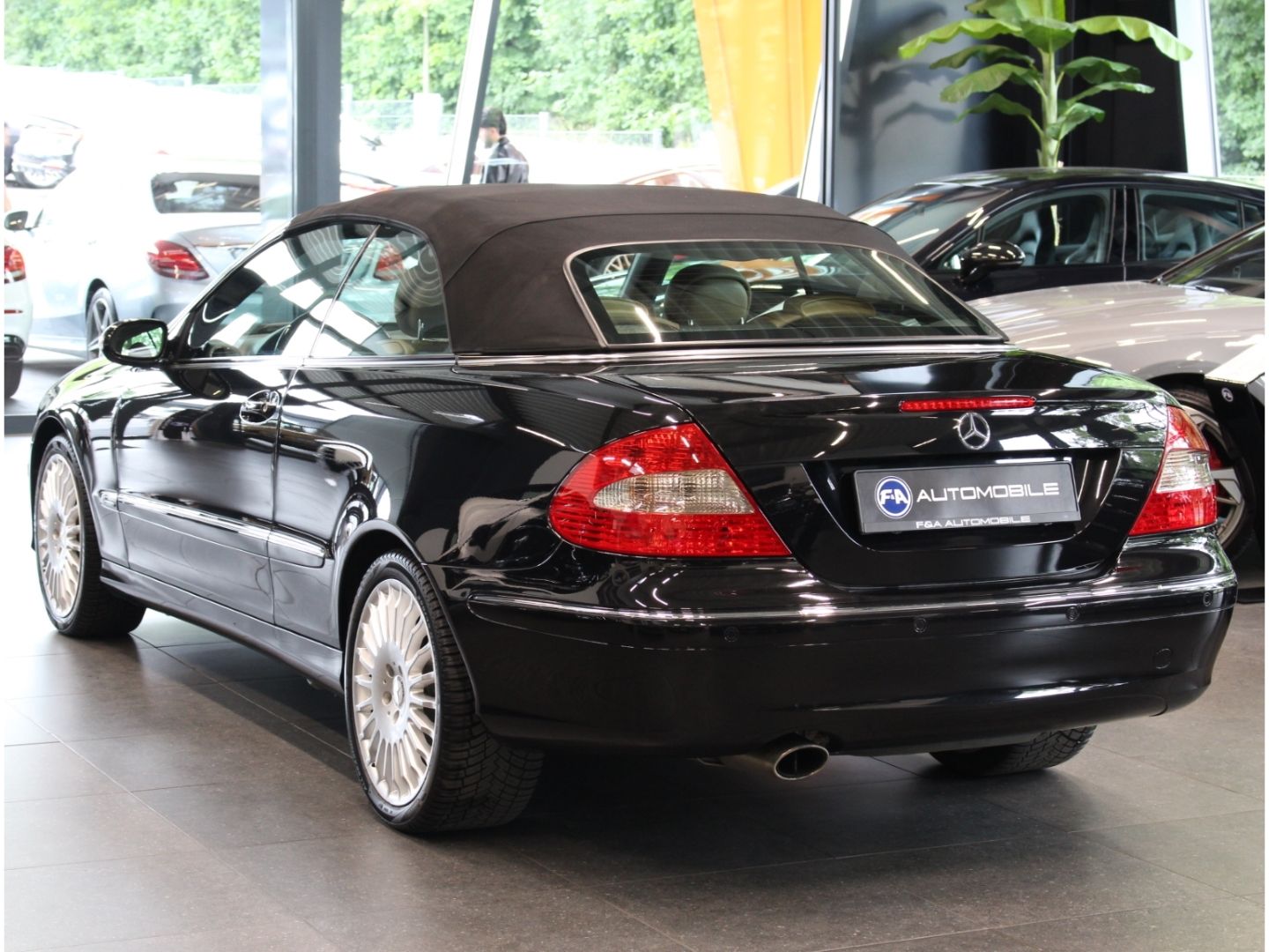 Fahrzeugabbildung Mercedes-Benz CLK 200 K Cabrio Navi*Massagesitz*Sportpaket
