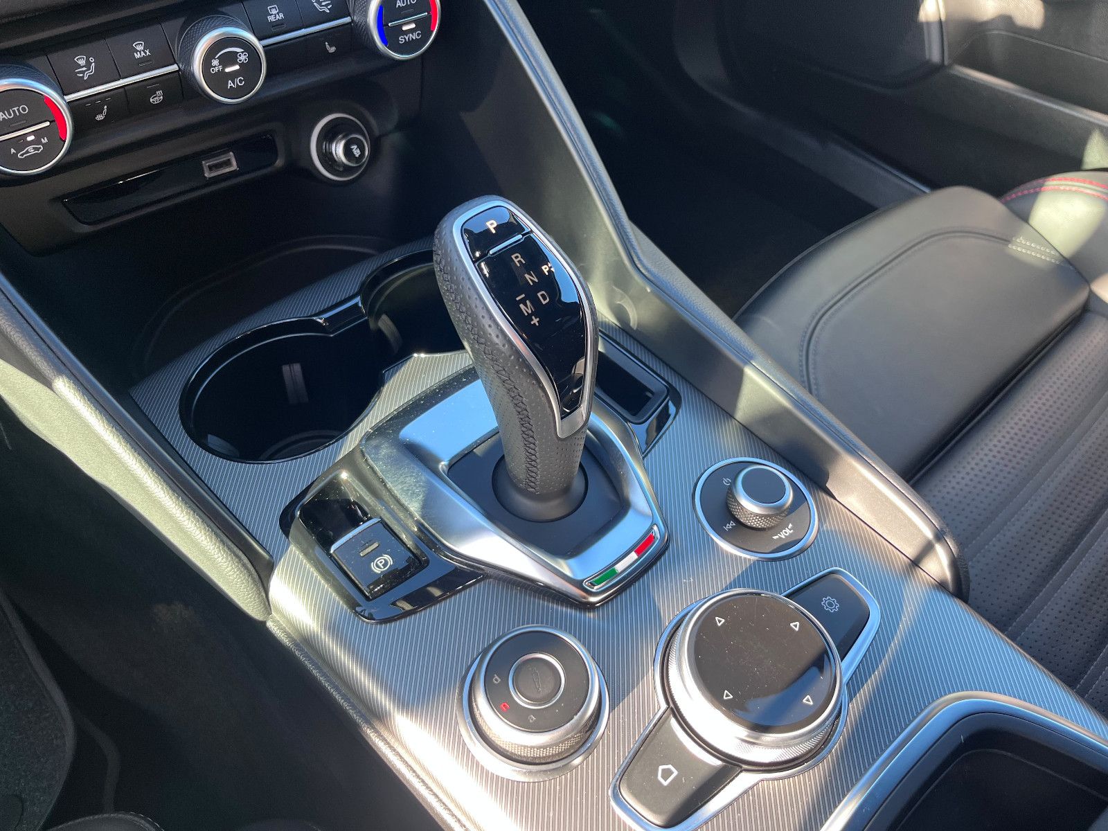 Fahrzeugabbildung Alfa Romeo Giulia Tributo Italiano Q4