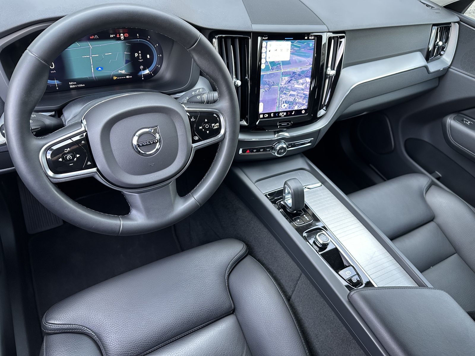 Fahrzeugabbildung Volvo XC60 B4 D Plus Dark NAV+MATRIX+ACC+21ZOLL+ALARM