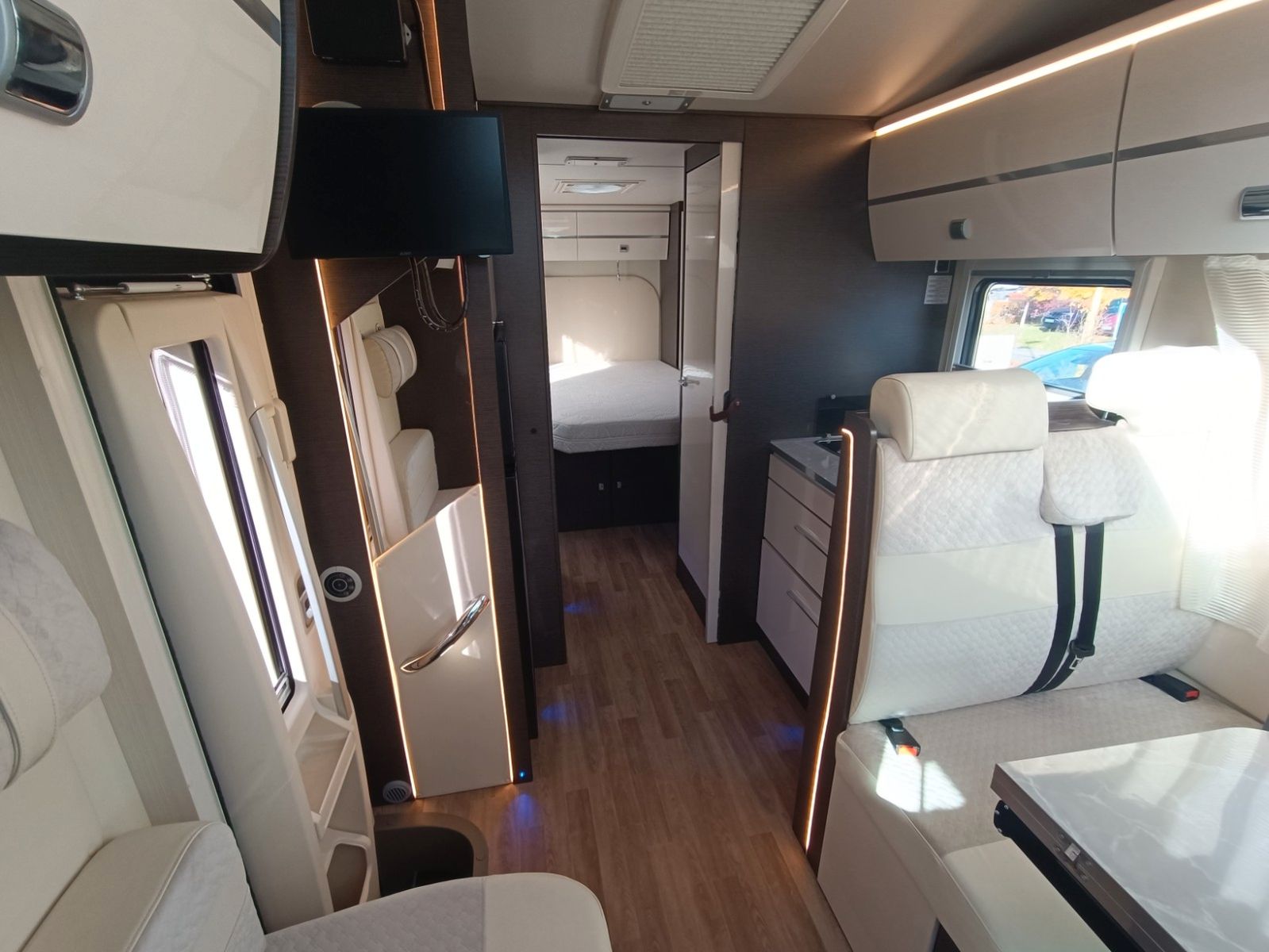 Fahrzeugabbildung Ahorn Alaska TQ *Luftfahrwerk*SAT*AHZV*Solar