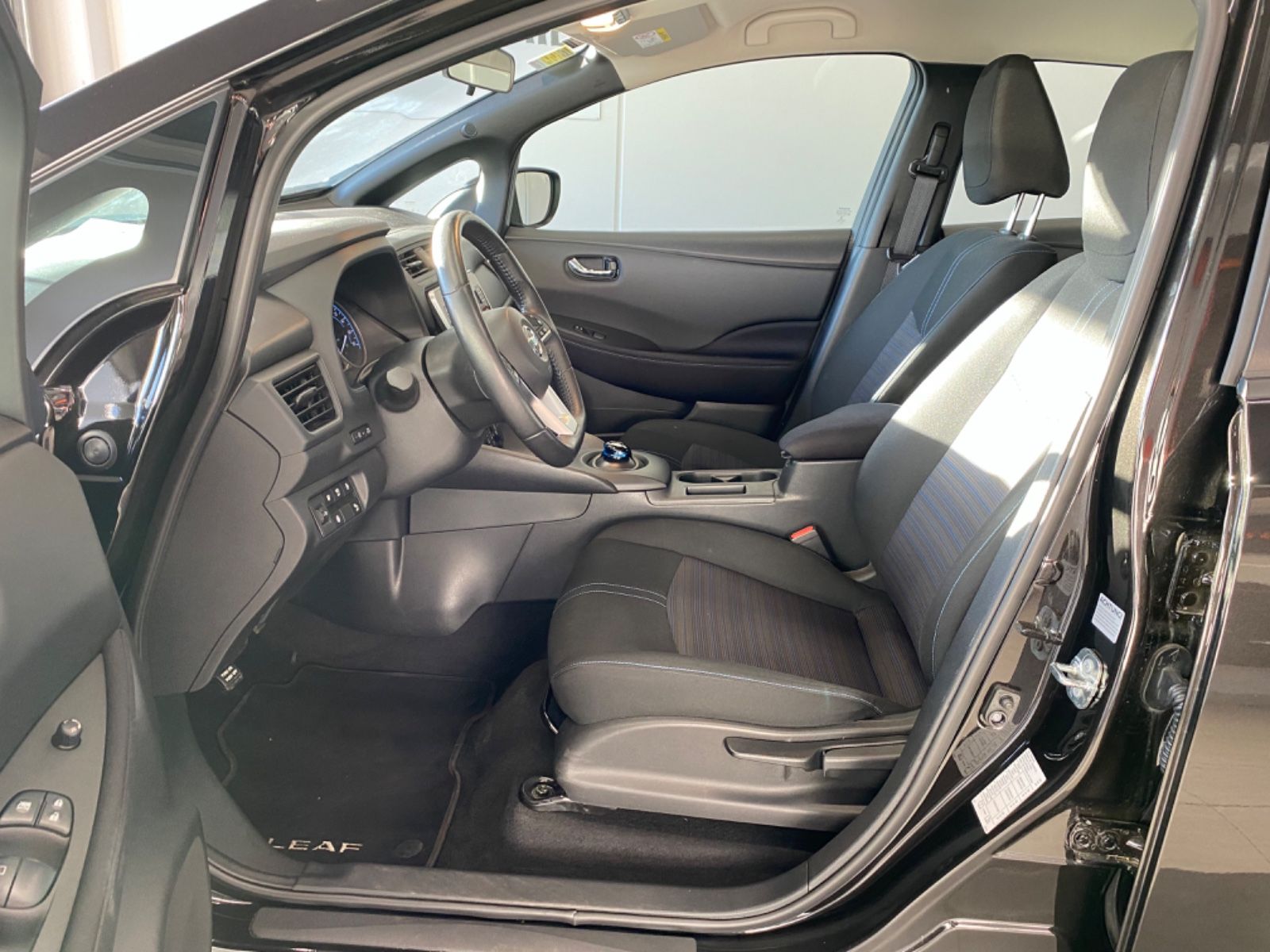 Fahrzeugabbildung Nissan Leaf Acenta - CARPL./AndroidA.,2Ladekabel;SOH98%