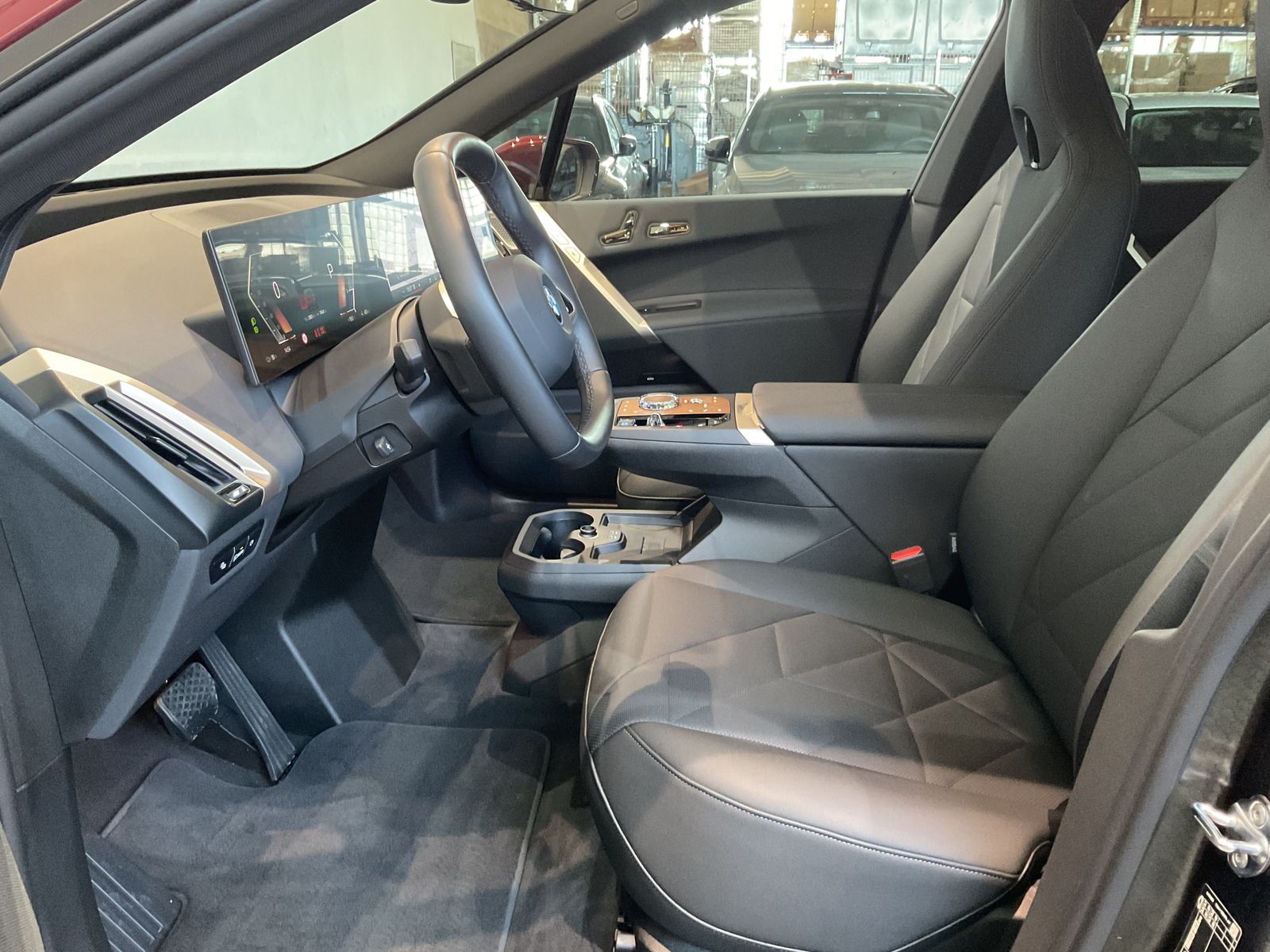 Fahrzeugabbildung BMW iX xDrive50 Sportpaket, aktive Sitzbelüftung vor