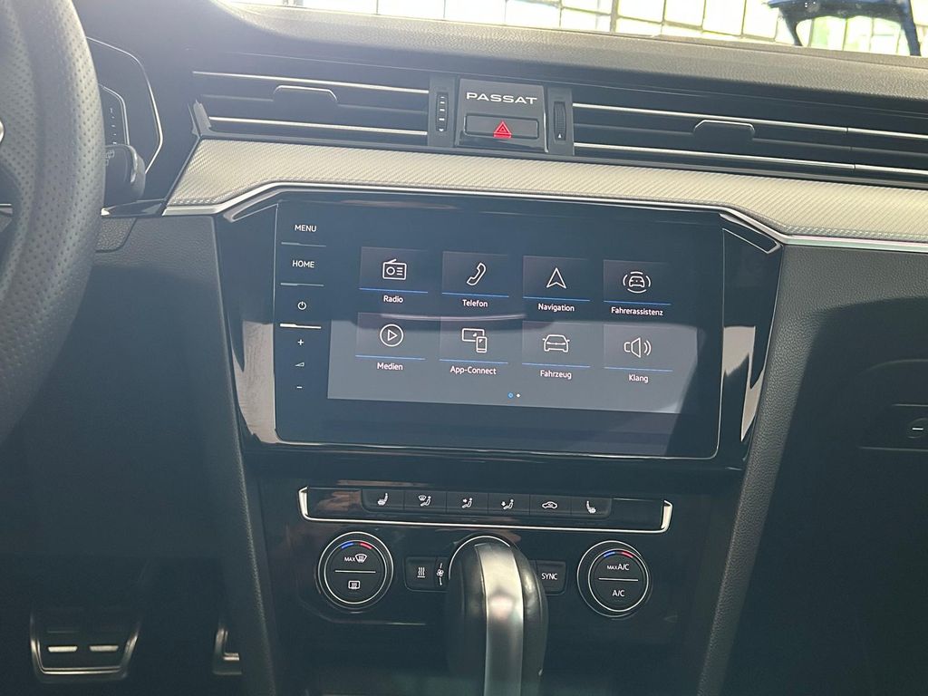 Volkswagen Passat Var 4M R-Line*NAVI*ViCO*STH*PANO*HUD*LED*