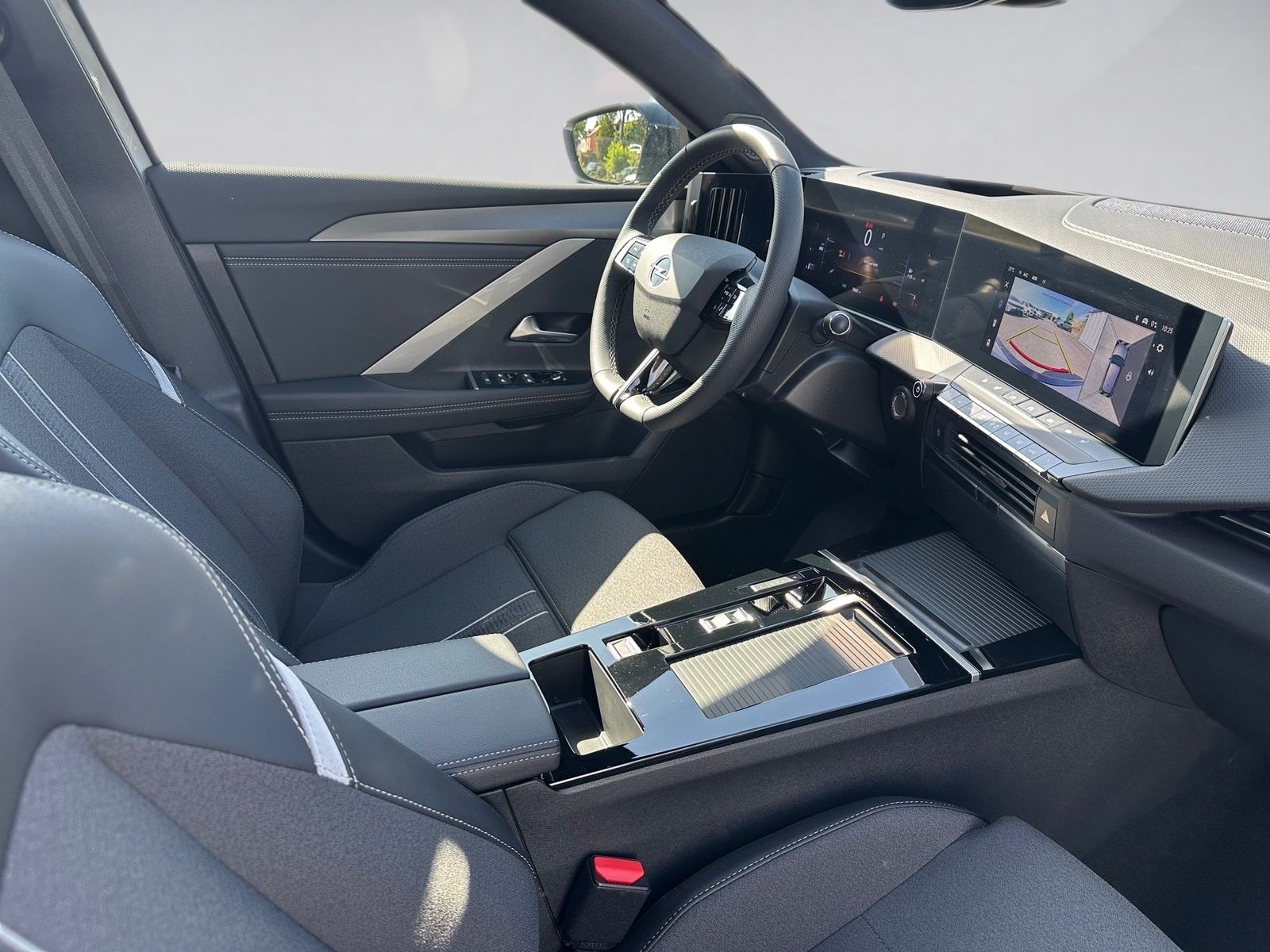 Fahrzeugabbildung Opel Astra L Sports Tourer 1.2 Turbo GS 360,HUD,LED