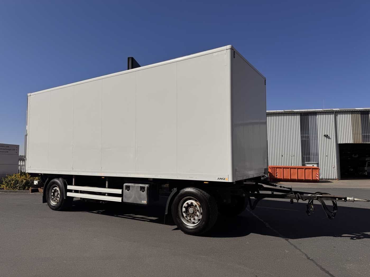Fahrzeugabbildung Andere Junge AASK18P037 LBW Bär (2.000kg)