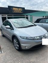 Honda Civic 1.8 i-VTEC 5p. Exclusive LH i-P benz - gebrauchte Honda Civic aus dem Jahr 2010