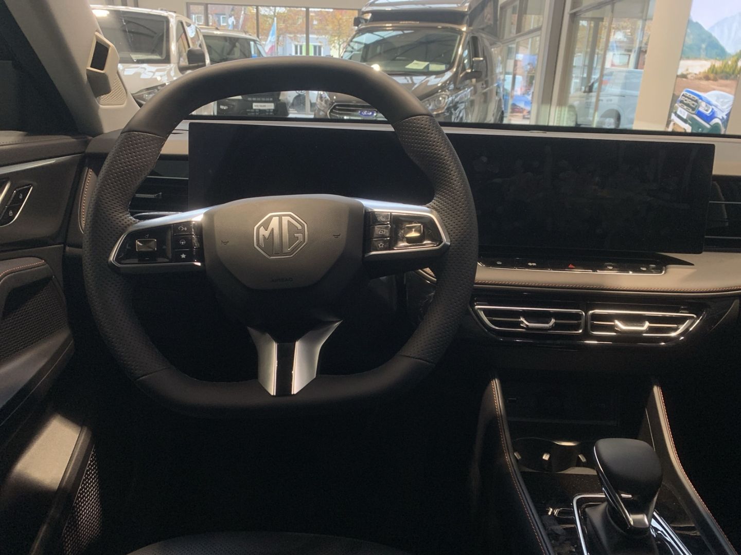 Fahrzeugabbildung MG HS PHEV Luxury Automatik- FINANZIERUNGSANGEBOT!