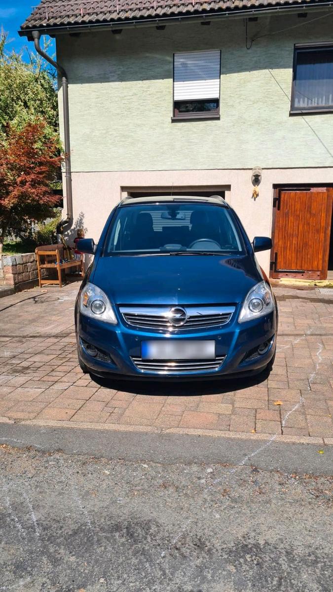 Opel Zafira 2012 — photo 6