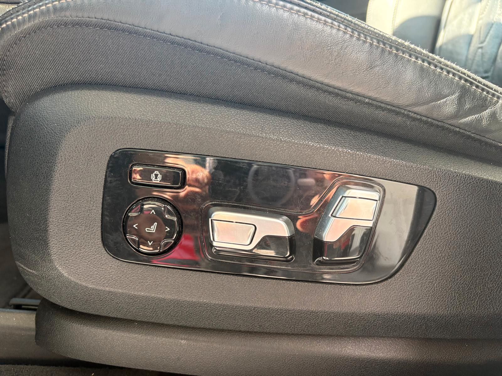 Fahrzeugabbildung BMW X5  M50D,SKYLOU;22,LASER,HUD,PANO;