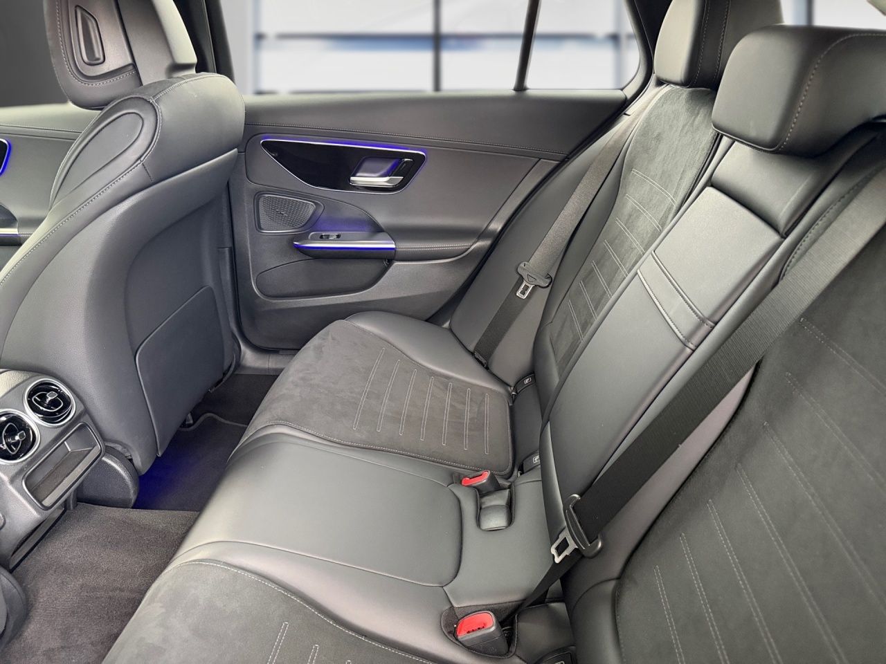 Fahrzeugabbildung Mercedes-Benz C 180 T-Modell AMG+NIGHT+STANDHEIZ+DIGITAL+360°+