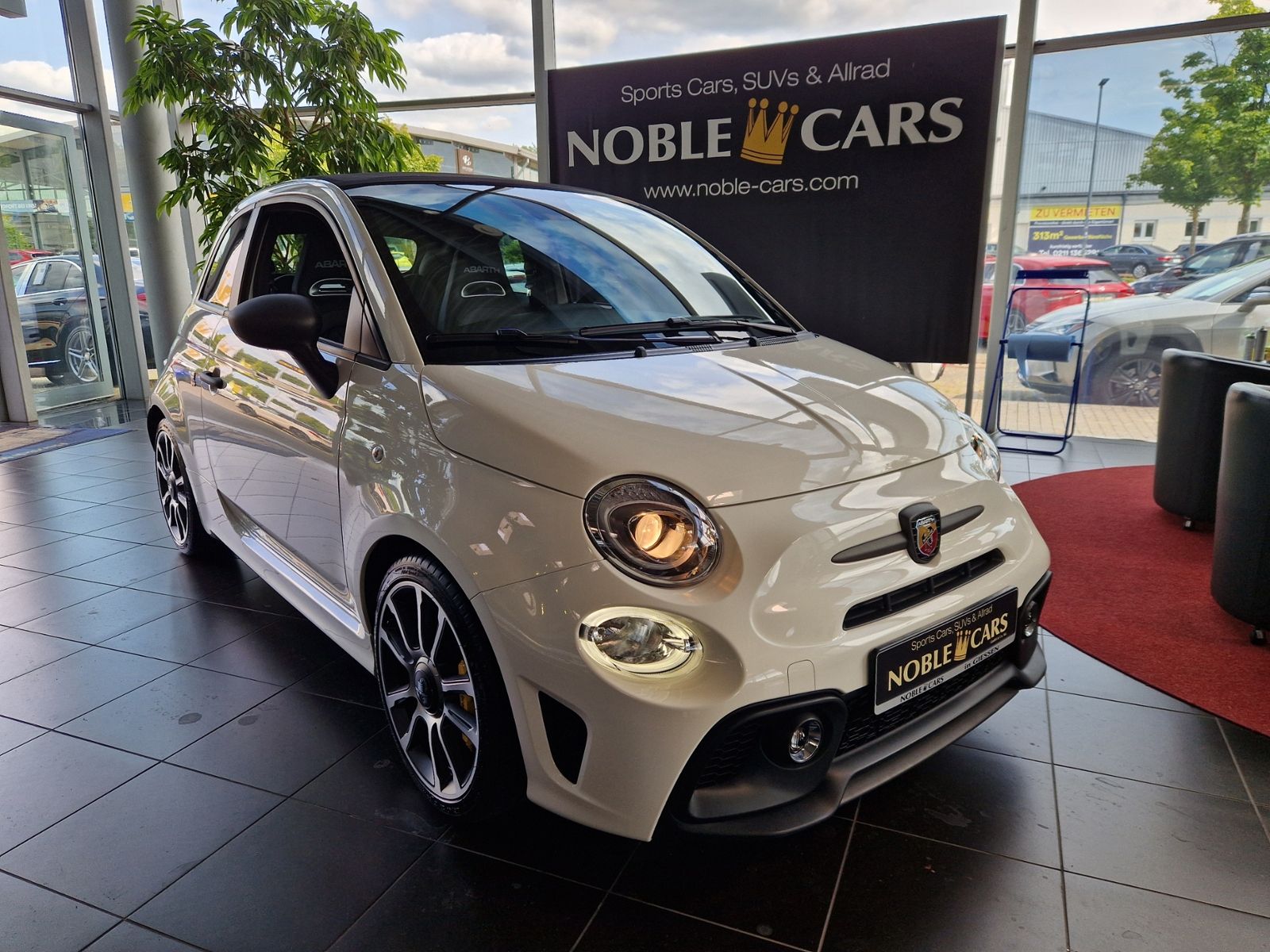 Fahrzeugabbildung Abarth 695C Turismo BEATS NAVI LEDER
