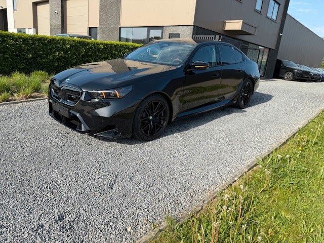 BMW M5 / NEW / M DRIVER PACKAGE / B&W /COMFORT PAKET