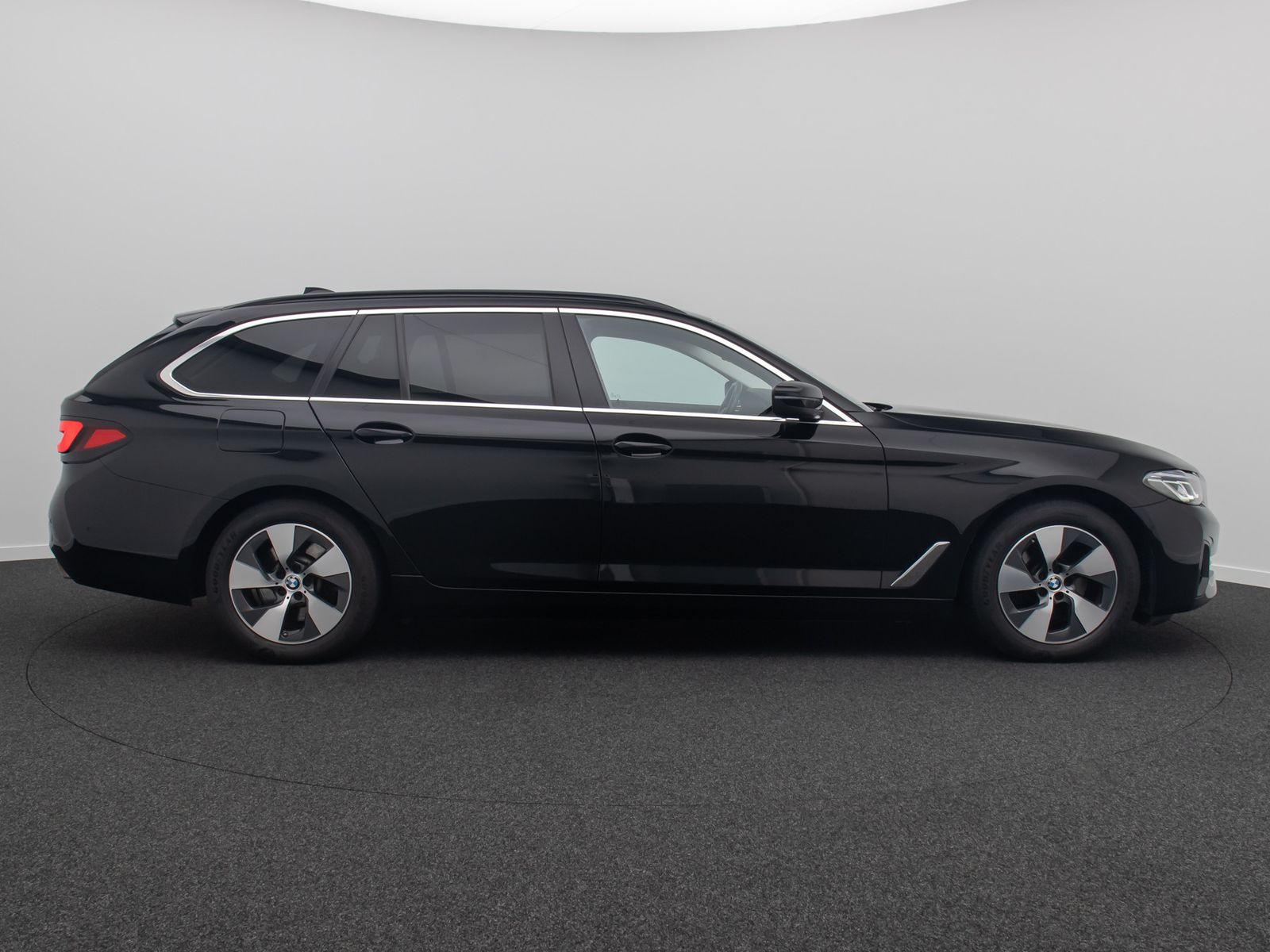 Fahrzeugabbildung BMW 520d xD Laser ACC HUD DAB Kamera DisplKey Alarm