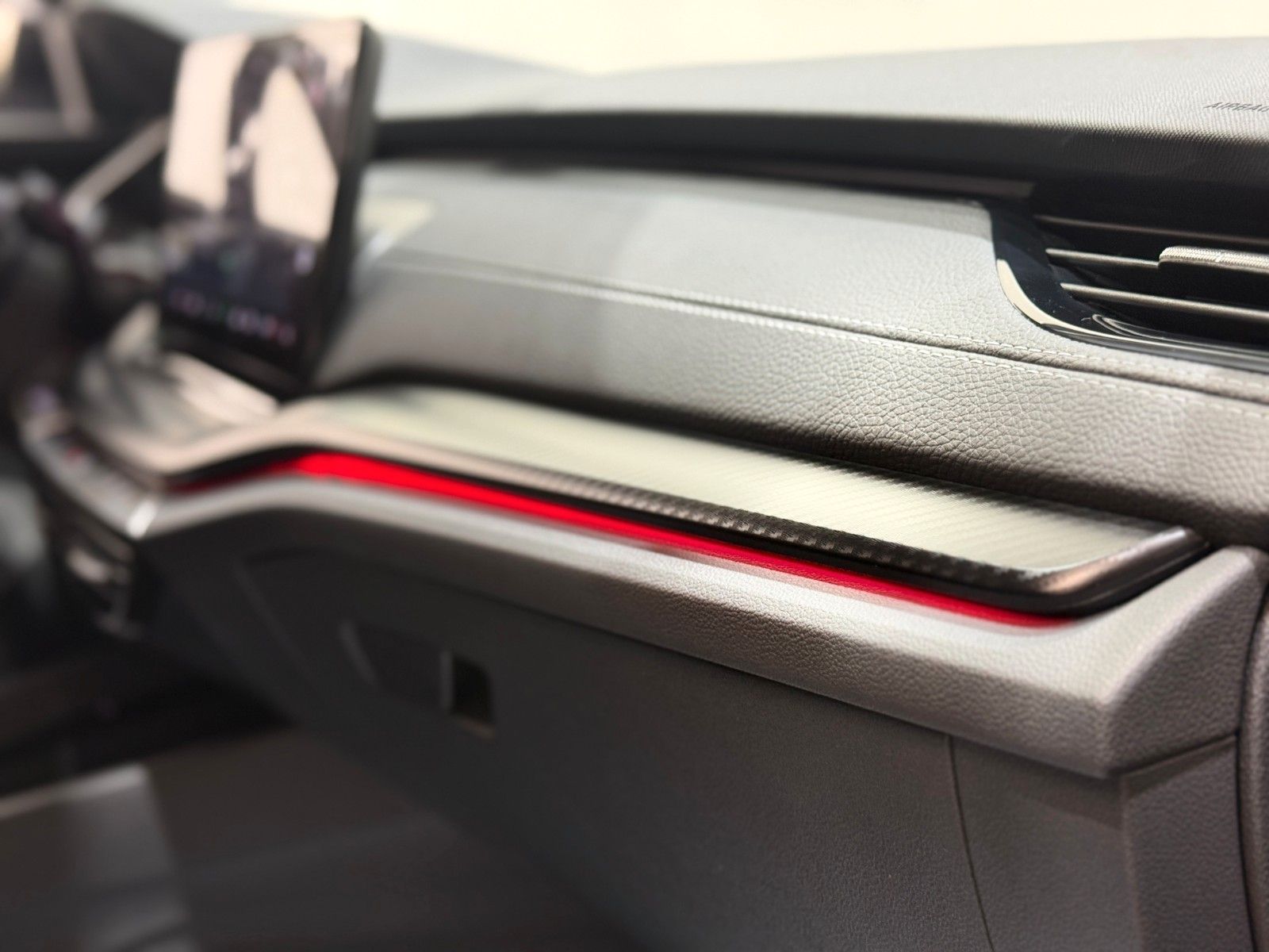 Fahrzeugabbildung SKODA Octavia Combi 2.0 TDI Sportline Infot. Paket