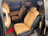 Kia Carnival - Kia Carnival: Kleinbus