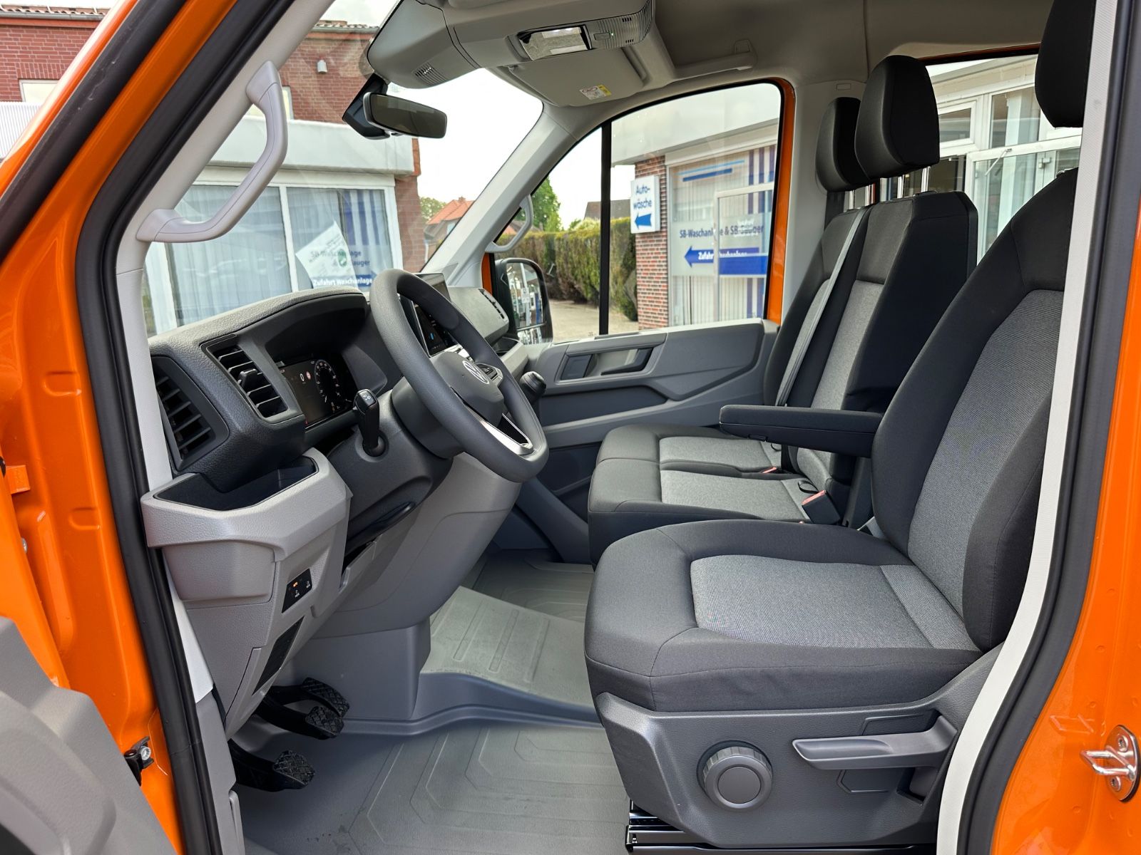 Fahrzeugabbildung Volkswagen Crafter Pritsche 35 DOKA MR 2.0 TDI Klima/GRA