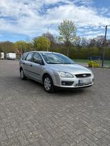 Ford Focus Tunier 1.6 Benzin - Ford Focus aus 2005: Kombi
