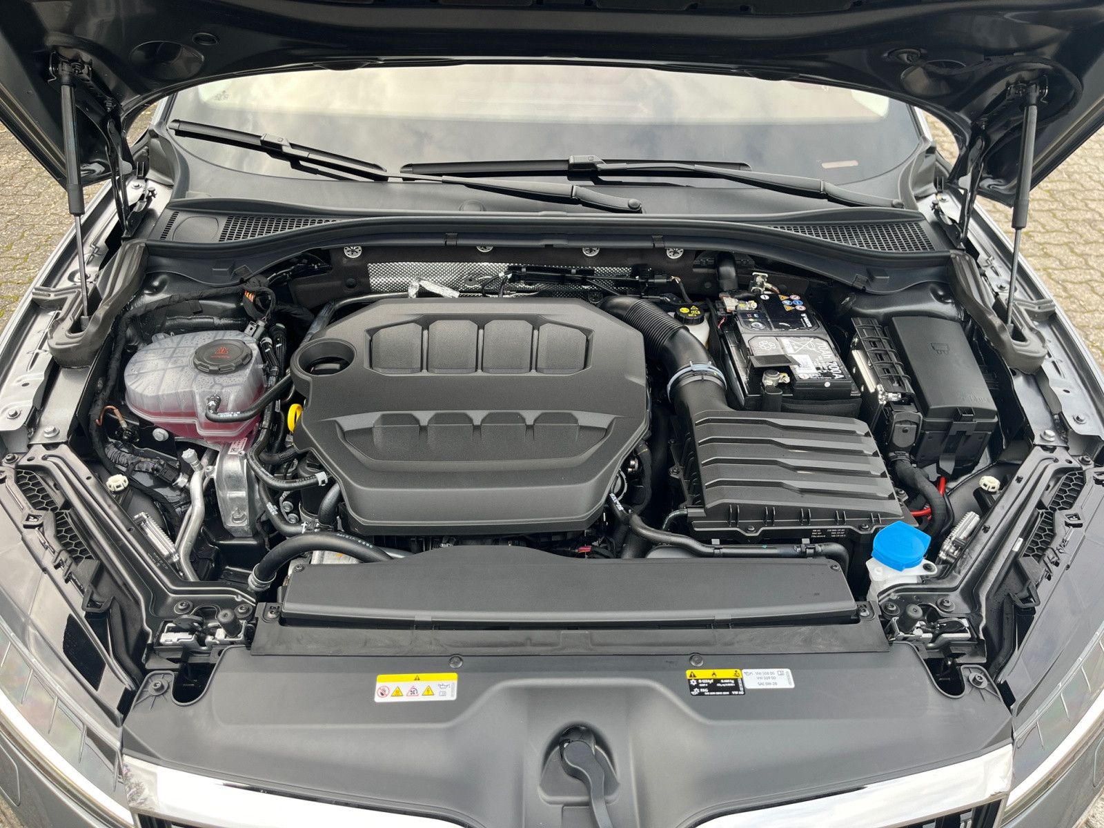 Superb Combi 2.0 TSI L&K AHK Area View Canton