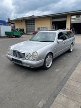 Mercedes-Benz Mercedes W210 Kombi 300TD Elegance 1.Hand!... - aus 1999 mit Diesel-Antrieb: Mercedes
