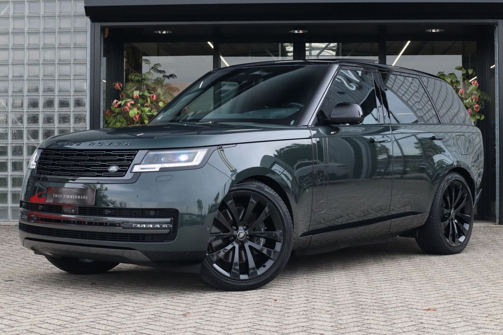 Land Rover Range Rover P550e Autobiography | Meridian Signa