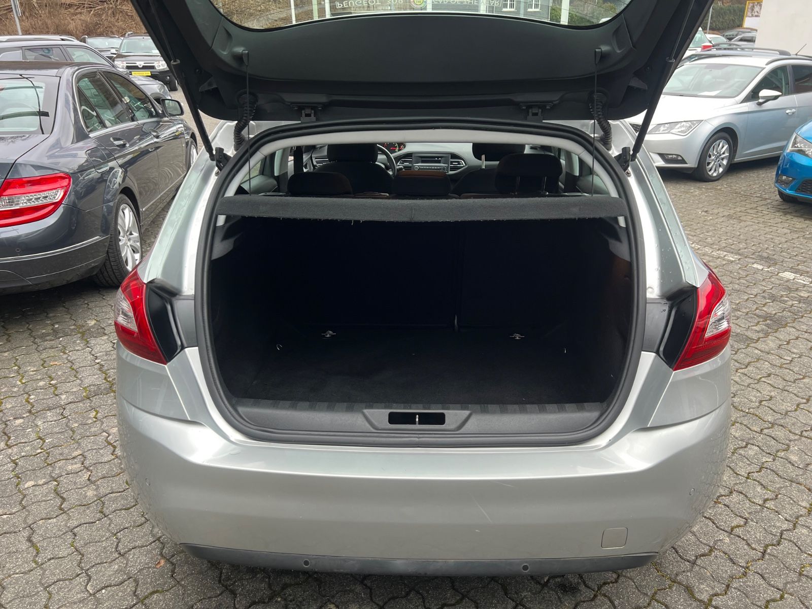Fahrzeugabbildung Peugeot 308 Access