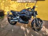 Super Soco TC MAX mit Schnelladegerät - Super Soco TC Motorrad