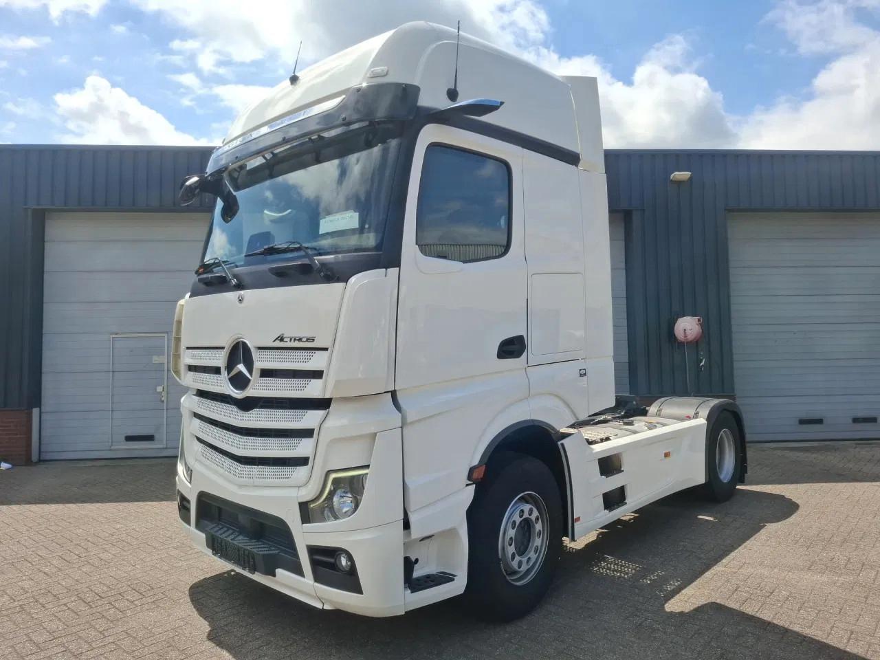 Mercedes-Benz Actros 1945 GIGASPACE 4X2 42745