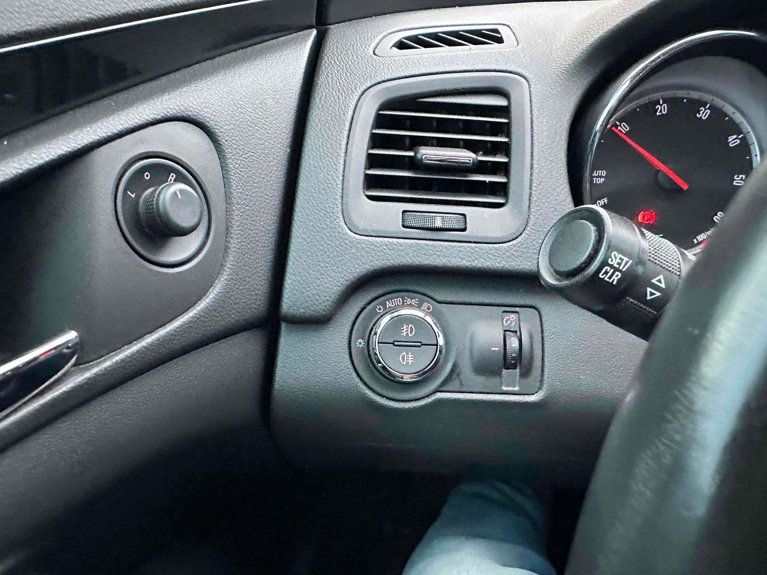 Opel Insignia 2013 — photo 26